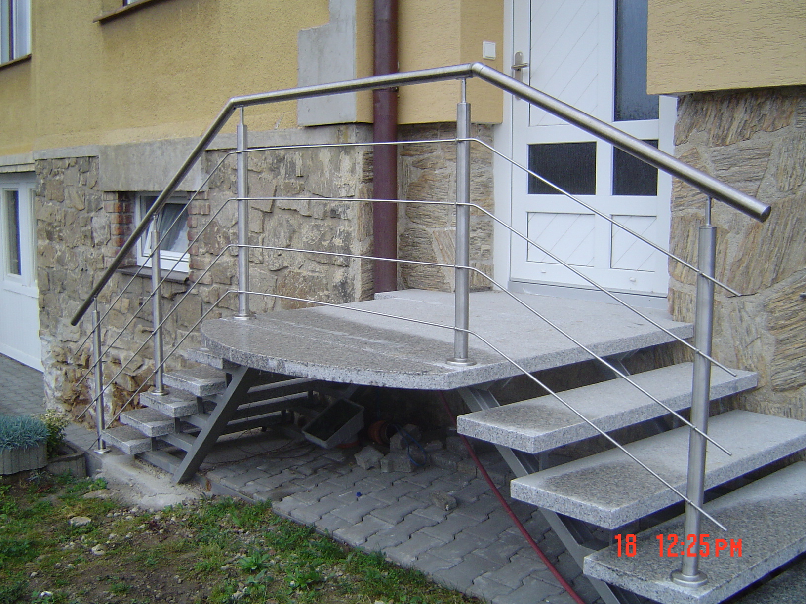 VENKOVNÍ NEREZOVÉ ZÁBRADLÍ 001.jpg